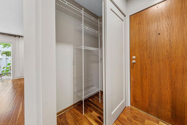 6337 Alderwood Circle B, Woodbury, MN 55125