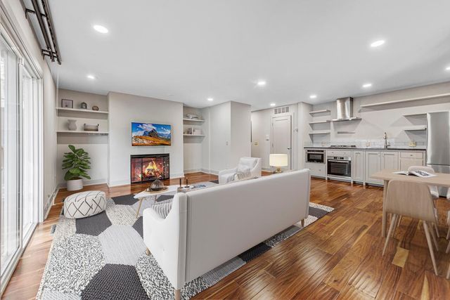 6337 Alderwood Circle B, Woodbury, MN 55125