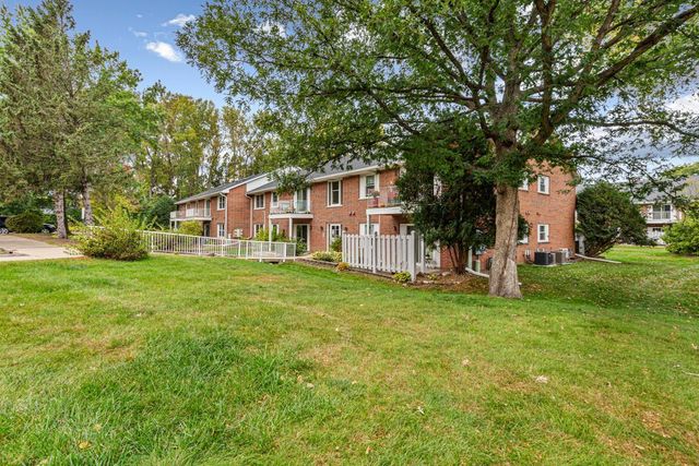 6337 Alderwood Circle B, Woodbury, MN 55125