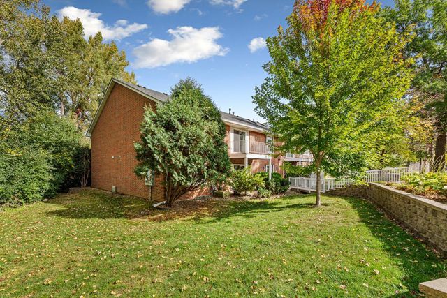 6337 Alderwood Circle B, Woodbury, MN 55125