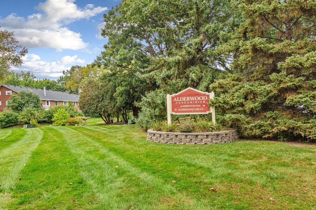 6337 Alderwood Circle B, Woodbury, MN 55125