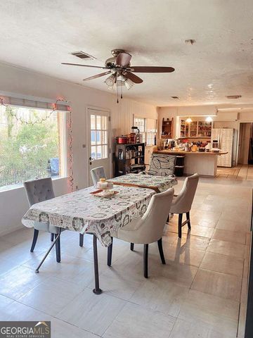 172 W Leo Trapnell Avenue, Lyons, GA 30436