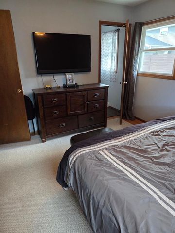 1544 Riverdale Drive, Oconomowoc, WI 53066