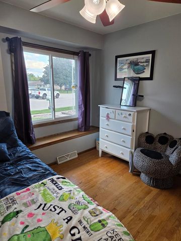 1544 Riverdale Drive, Oconomowoc, WI 53066
