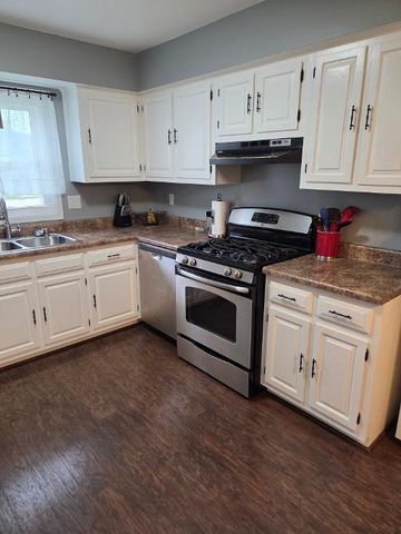 1544 Riverdale Drive, Oconomowoc, WI 53066