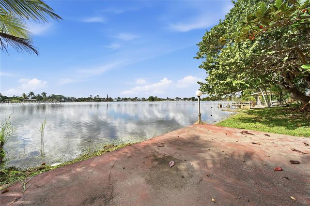 10730 SW 51st Dr, Miami, FL 33165