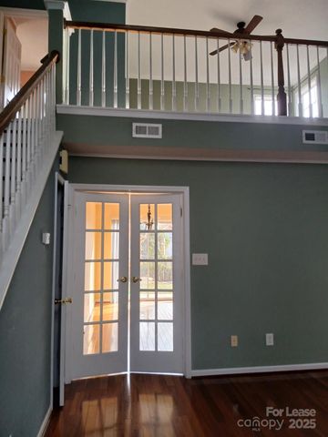 3823 Thomas Ridge Drive, Charlotte, NC 28269