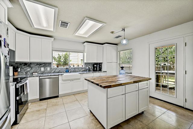 1061 London LN, Georgetown, TX 78626