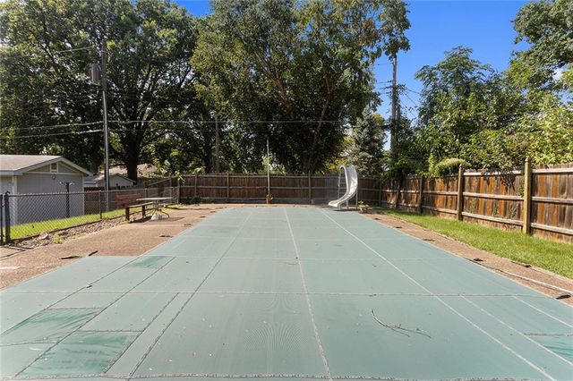 2904 Cheyenne Circle, North Kansas City, MO 64116