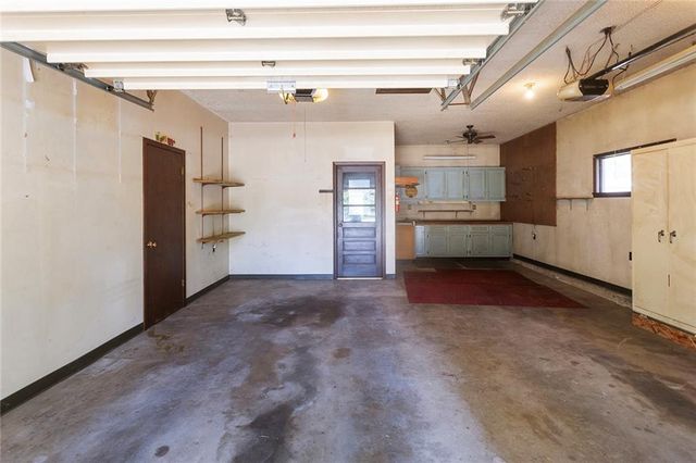 2904 Cheyenne Circle, North Kansas City, MO 64116