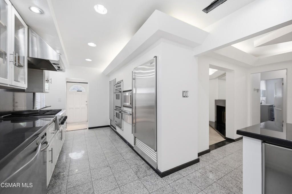 Image 10 of property listing at 14742 Cohasset Street, Van Nuys, CA 91405