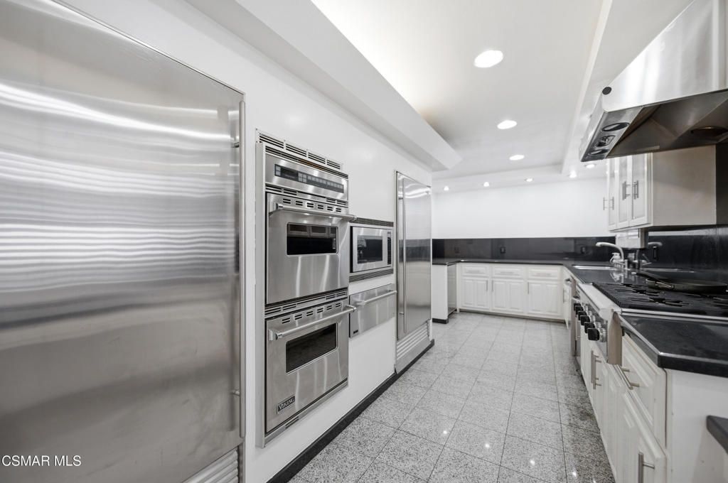 Image 12 of property listing at 14742 Cohasset Street, Van Nuys, CA 91405