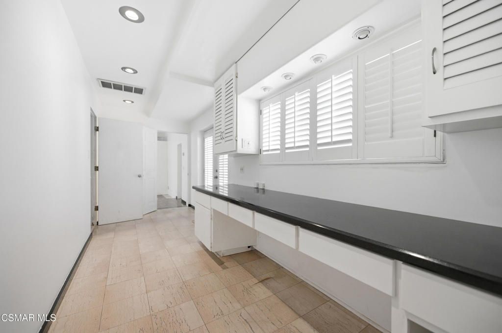 Image 14 of property listing at 14742 Cohasset Street, Van Nuys, CA 91405