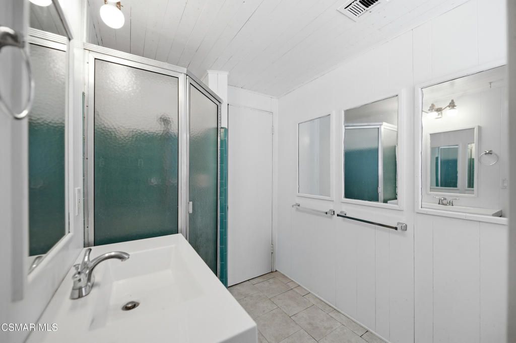 Image 19 of property listing at 14742 Cohasset Street, Van Nuys, CA 91405