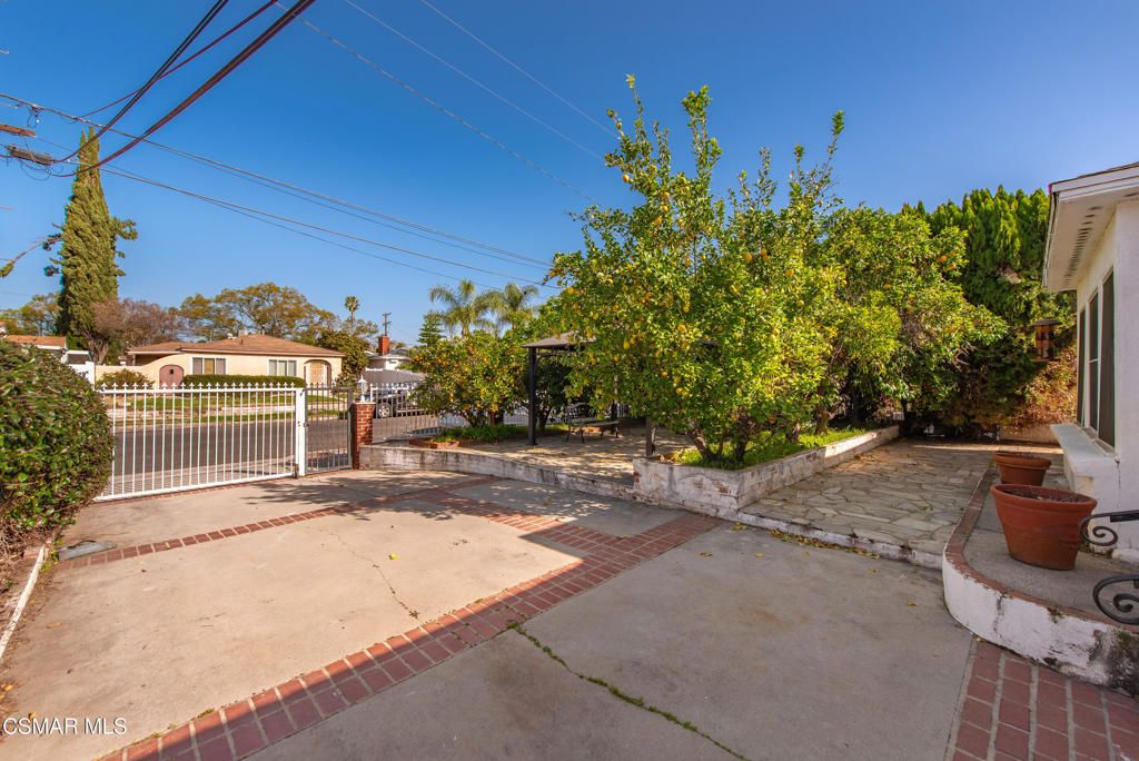 Image 2 of property listing at 14742 Cohasset Street, Van Nuys, CA 91405