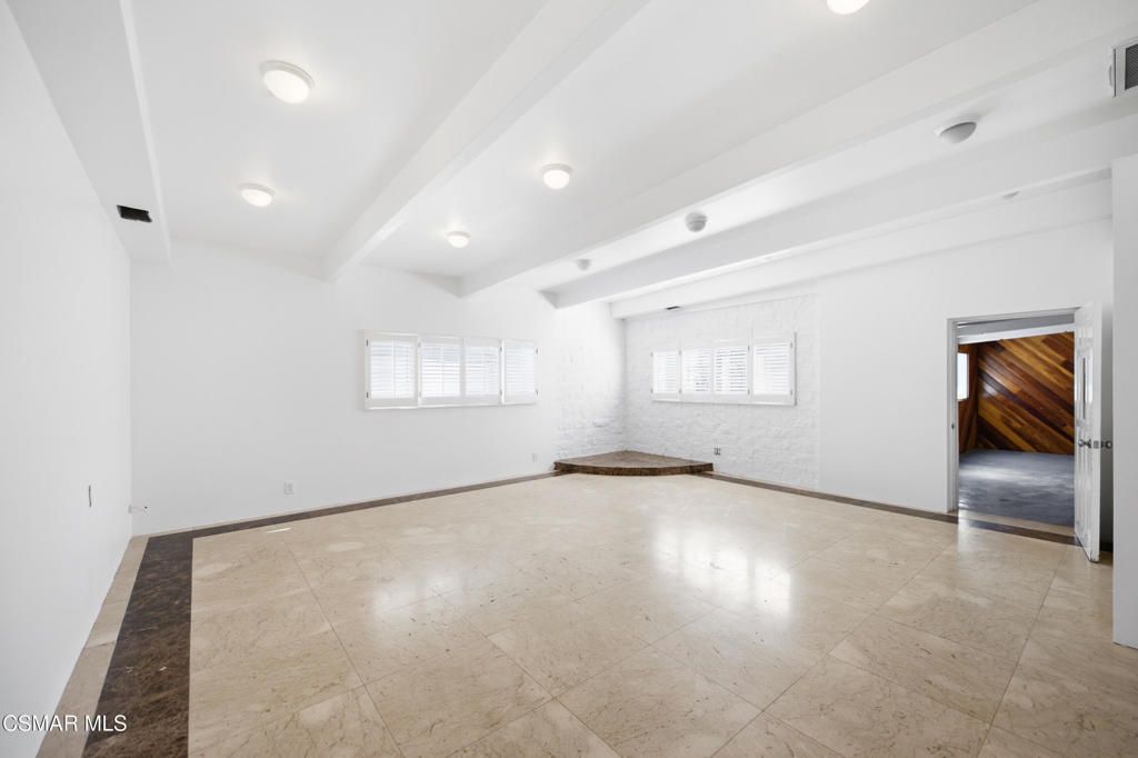 Image 20 of property listing at 14742 Cohasset Street, Van Nuys, CA 91405