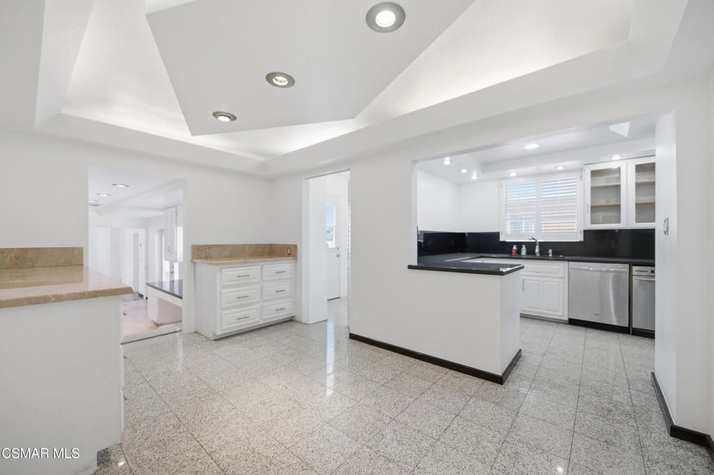 Image 8 of property listing at 14742 Cohasset Street, Van Nuys, CA 91405