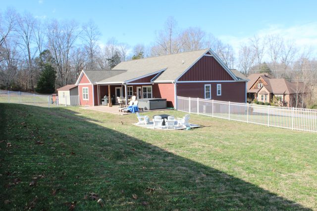 1700 Eagle Landing Dr, Cookeville, TN 38506