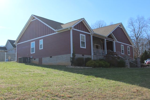 1700 Eagle Landing Dr, Cookeville, TN 38506