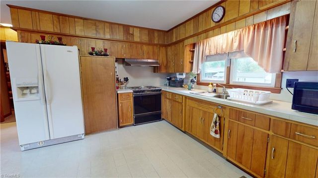 140 Westwood Drive, Mount Airy, NC 27030