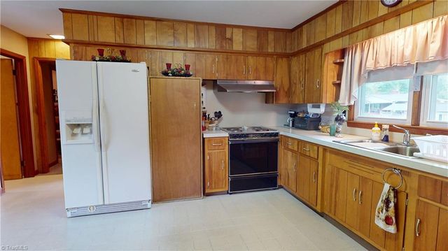 140 Westwood Drive, Mount Airy, NC 27030