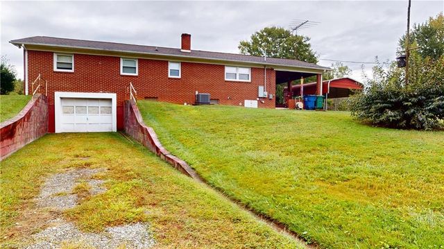 140 Westwood Drive, Mount Airy, NC 27030