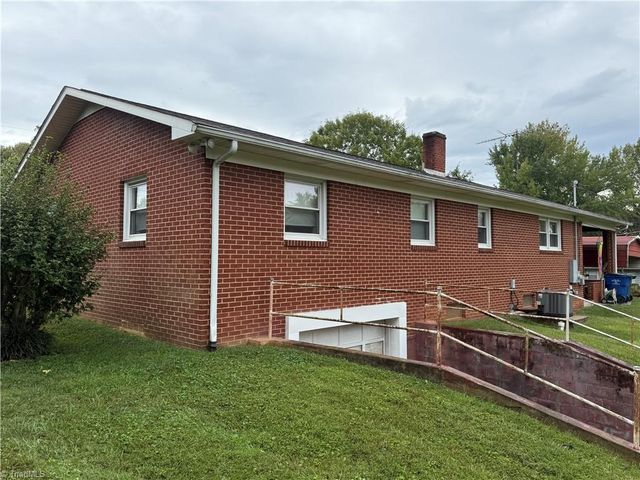 140 Westwood Drive, Mount Airy, NC 27030