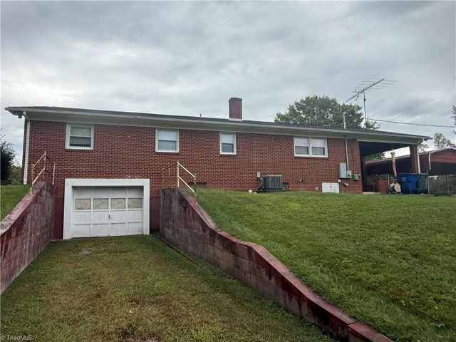 140 Westwood Drive, Mount Airy, NC 27030