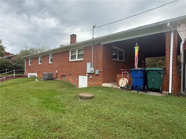140 Westwood Drive, Mount Airy, NC 27030