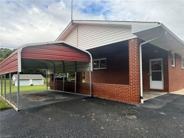 140 Westwood Drive, Mount Airy, NC 27030