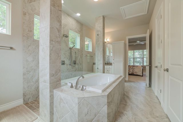 954 Covered Bridge DR, Driftwood, TX 78619