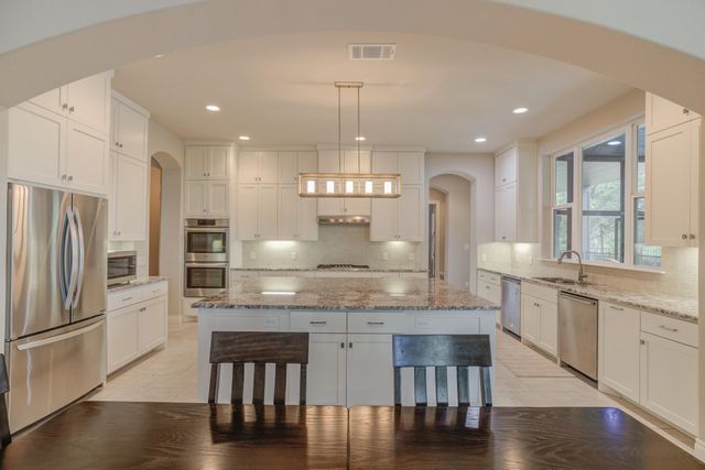 954 Covered Bridge DR, Driftwood, TX 78619