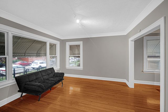 8940 S Emerald Avenue, Chicago, IL 60620