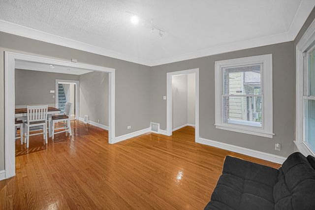 8940 S Emerald Avenue, Chicago, IL 60620