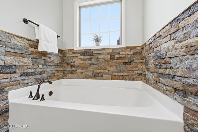 148 Majestic Oaks Drive, Hampstead, NC 28443