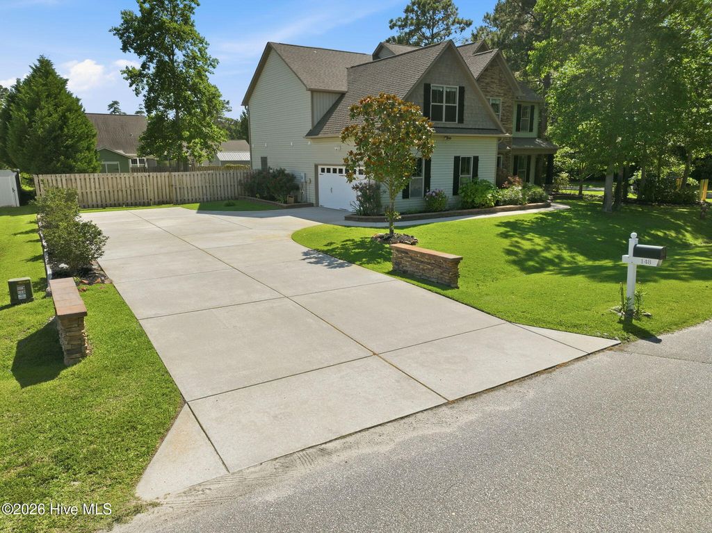 148 Majestic Oaks Drive, Hampstead, NC 28443