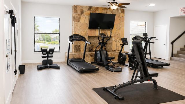 192 Springdale Circle, Palm Springs, FL 33461