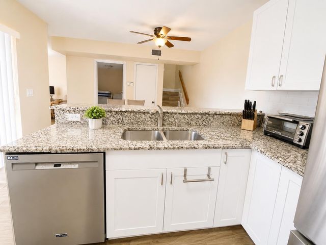 192 Springdale Circle, Palm Springs, FL 33461