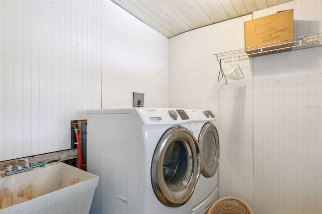 221 PINEWOOD DRIVE, Eustis, FL 32726