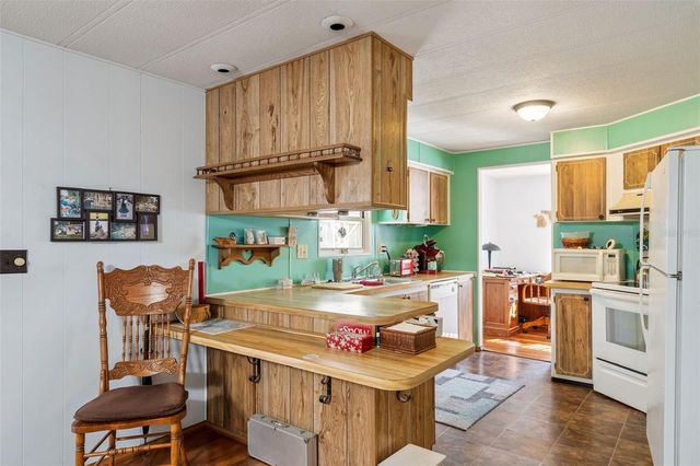 221 PINEWOOD DRIVE, Eustis, FL 32726