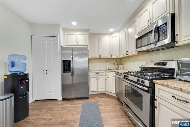 994 Boxwood Court, Mahwah, NJ 07430