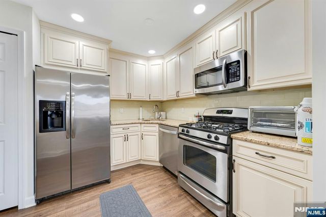 994 Boxwood Court, Mahwah, NJ 07430