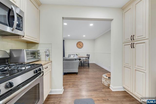 994 Boxwood Court, Mahwah, NJ 07430