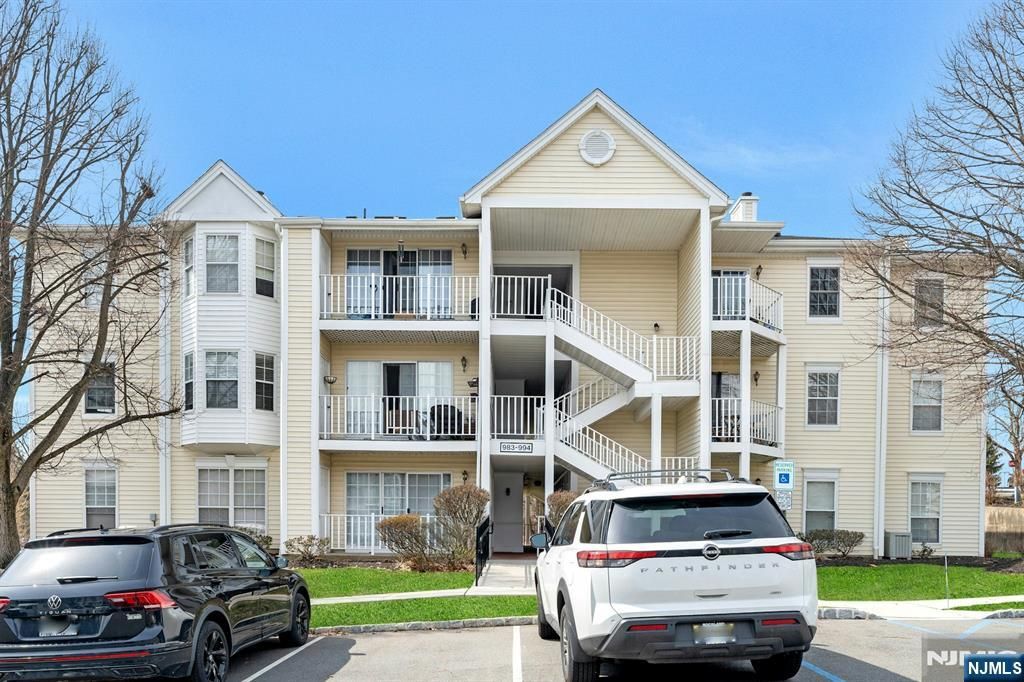 994 Boxwood Court, Mahwah, NJ 07430