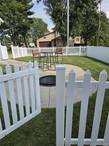 243 Ruddiman Drive, Muskegon, MI 49445