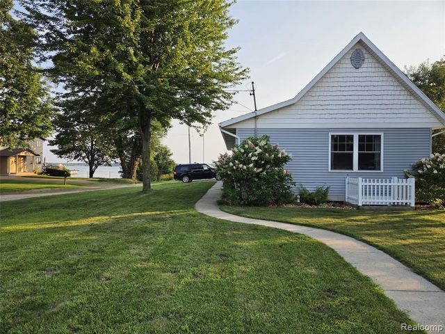 243 Ruddiman Drive, Muskegon, MI 49445