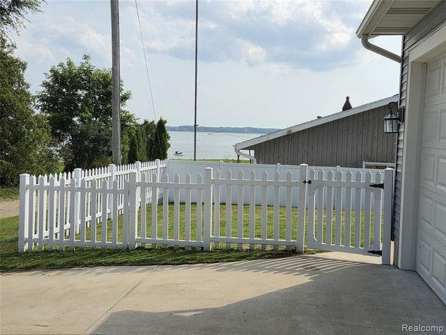243 Ruddiman Drive, Muskegon, MI 49445