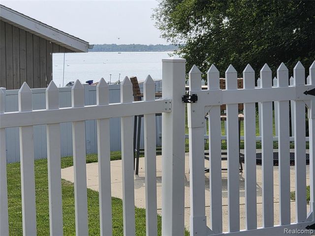 243 Ruddiman Drive, Muskegon, MI 49445