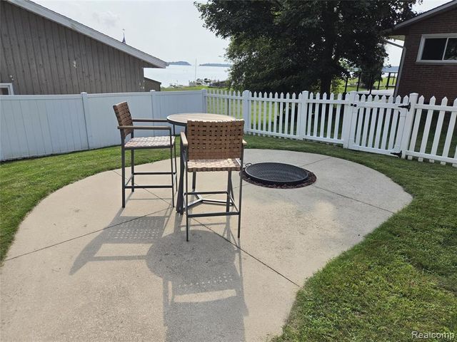 243 Ruddiman Drive, Muskegon, MI 49445