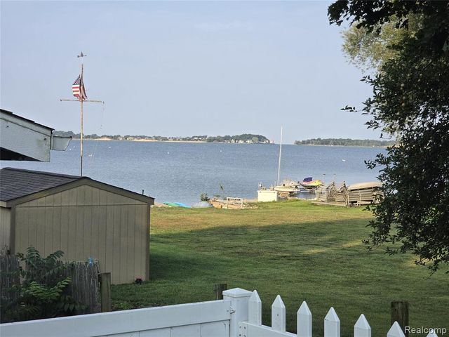 243 Ruddiman Drive, Muskegon, MI 49445